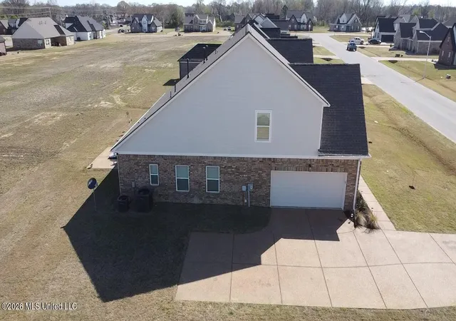 Photo 2 of Single family home for sale at 5302 Aylesbury Ln, Olive Branch, MS 38654 | MLS# 4144549 | Listing updated on 2026-09-21