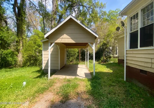 13th image of 221 E Center St, Canton, MS 39046 | MLS# 4144212