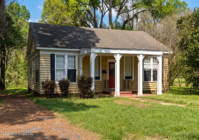1st image of 221 E Center St, Canton, MS 39046 | MLS# 4144212
