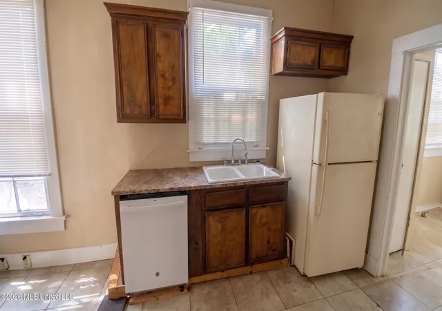 3rd image of 221 E Center St, Canton, MS 39046 | MLS# 4144212
