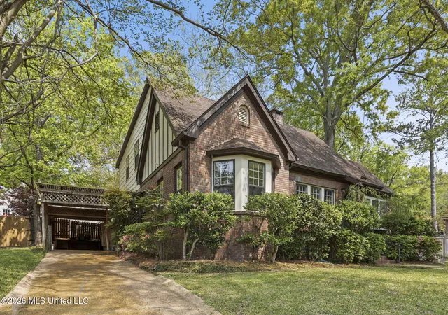 Photo 3 of Sale Pending at 2010 Laurel St, Jackson, MS 39202 | MLS# 4144500 | Listing updated on 2026-09-04