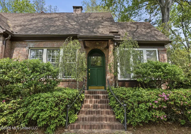 Photo 3 of Sale Pending at 2010 Laurel St, Jackson, MS 39202 | MLS# 4144500 | Listing updated on 2026-09-04