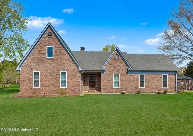 Photo 2 of Sale Pending at 5900 Paloma Dr, Olive Branch, MS 38654 | MLS# 4144612 | Listing updated on 2026-09-21