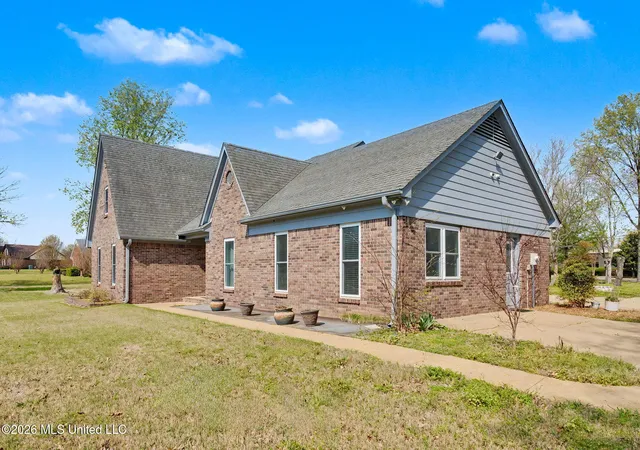 Photo 4 of Sale Pending at 5900 Paloma Dr, Olive Branch, MS 38654 | MLS# 4144612 | Listing updated on 2026-09-21