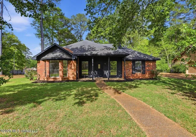 Photo 1 of Sale Pending at 4259 Oak Lake Dr, Jackson, MS 39212 | MLS# 4144724 | Listing updated on 2026-04-11