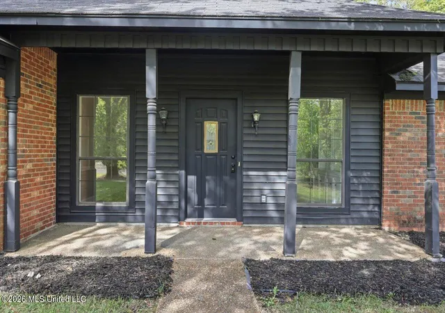 Photo 3 of Sale Pending at 4259 Oak Lake Dr, Jackson, MS 39212 | MLS# 4144724 | Listing updated on 2026-04-11