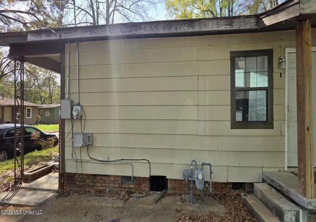 Photo 2 of Single family home for sale at 870 Crawford St, Jackson, MS 39203 | MLS# 4144849 | Listing updated on 2026-04-11