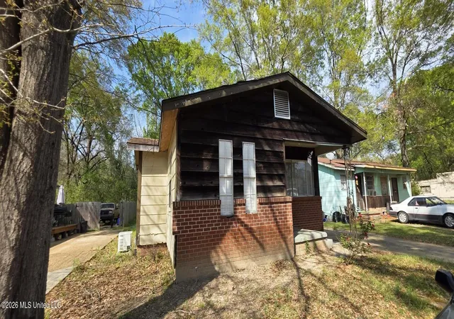 Photo 3 of Single family home for sale at 870 Crawford St, Jackson, MS 39203 | MLS# 4144849 | Listing updated on 2026-04-11