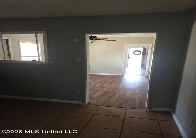 Photo 3 of Single family home for sale at 870 Crawford St, Jackson, MS 39203 | MLS# 4144849 | Listing updated on 2026-04-11