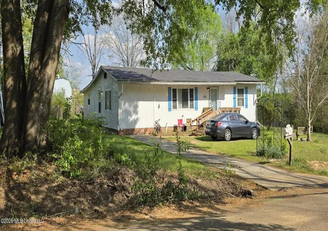 Photo 2 of Single family home for sale at 1752 Hampton St, Jackson, MS 39209 | MLS# 4144853 | Listing updated on 2026-06-29