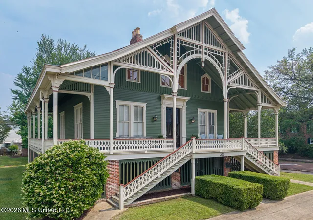 Photo 1 of Single family home for sale at 209 S Broadway St, Natchez, MS 39120 | MLS# 4159873 | Listing updated on 2026-08-24