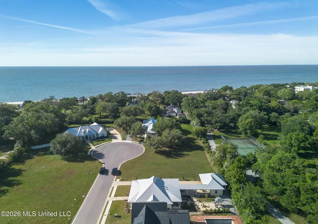 Photo 4 of Single family home for sale at 122 Seaside Oaks Dr, Pass Christian, MS 39571 | MLS# 4145012 | Listing updated on 2026-10-05