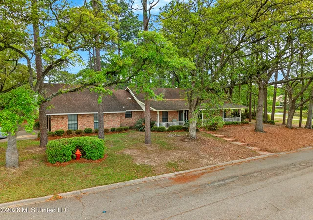 Photo 3 of Sale Pending at 105 Country Clb Dr, Picayune, MS 39466 | MLS# 4144976 | Listing updated on 2026-08-02