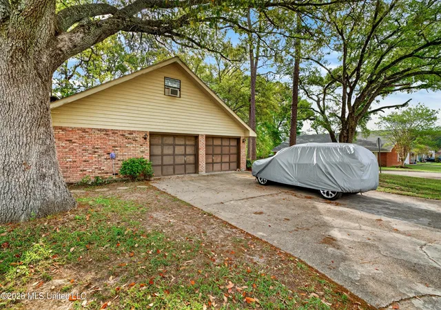 Photo 3 of Sale Pending at 105 Country Clb Dr, Picayune, MS 39466 | MLS# 4144976 | Listing updated on 2026-08-02
