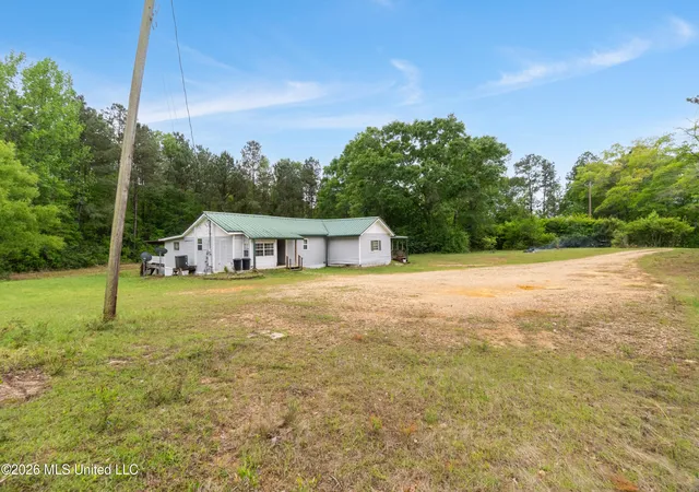 Homes for sale in Poplarville, MS | 810 Osborn Moody Rd, Poplarville, MS 39470 | MLS# 4145182