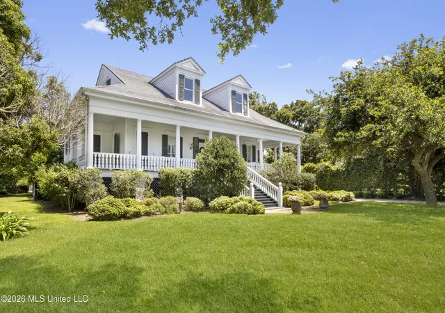 2nd image of 811 E Scenic Dr, Pass Christian, MS 39571 | MLS# 4145608