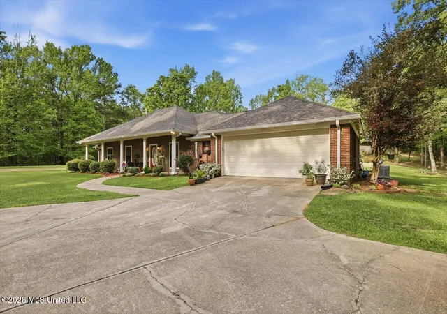 Homes for sale in Florence, MS | 174 S Eagle Ridge Dr, Florence, MS 39073 | MLS# 4145963