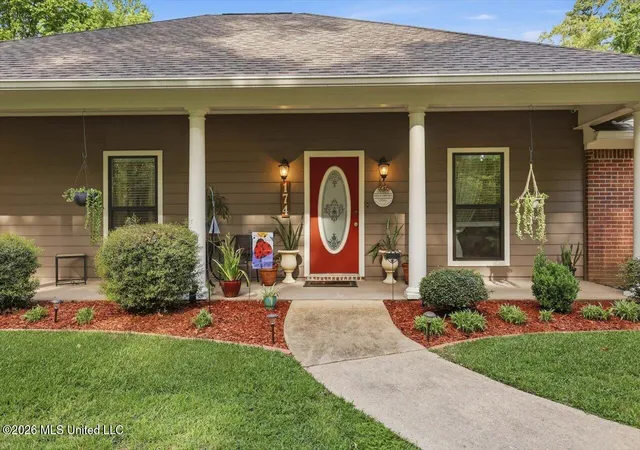 Homes for sale in Florence, MS | 174 S Eagle Ridge Dr, Florence, MS 39073 | MLS# 4145963
