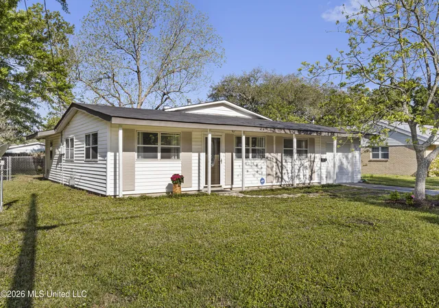 Homes for sale in Pascagoula, MS | 2315 Meadowbrook St, Pascagoula, MS 39567 | MLS# 4145630
