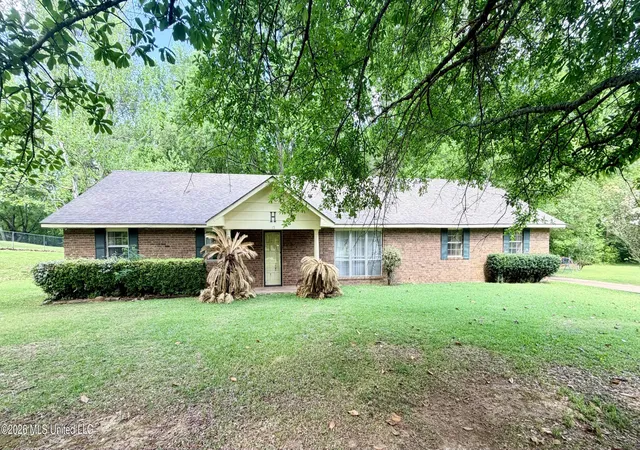 1st image of 15 Greenfield Dr, Natchez, MS 39120 | MLS# 4145614
