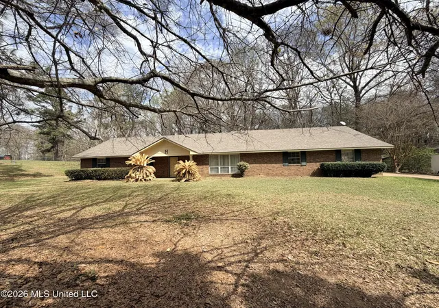 2nd image of 15 Greenfield Dr, Natchez, MS 39120 | MLS# 4145614