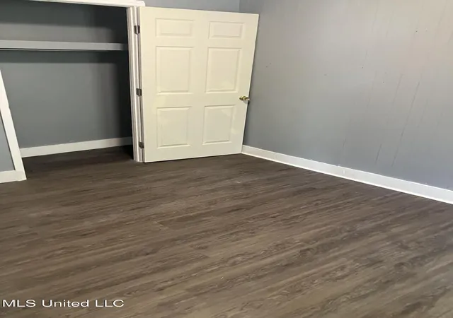 Photo 3 of Single family home for sale at 210 Donald St, Jackson, MS 39216 | MLS# 4145678 | Listing updated on 2026-04-13