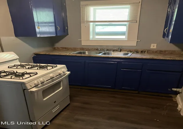 Photo 4 of Single family home for sale at 210 Donald St, Jackson, MS 39216 | MLS# 4145678 | Listing updated on 2026-04-13