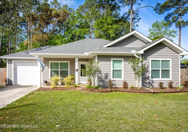 Homes for sale in Ocean Springs, MS | 615 Plum St, Ocean Springs, MS 39564 | MLS# 4145818