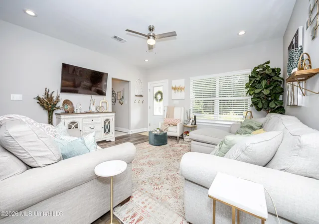 Homes for sale in Ocean Springs, MS | 615 Plum St, Ocean Springs, MS 39564 | MLS# 4145818