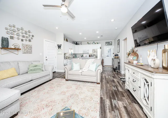 Homes for sale in Ocean Springs, MS | 615 Plum St, Ocean Springs, MS 39564 | MLS# 4145818