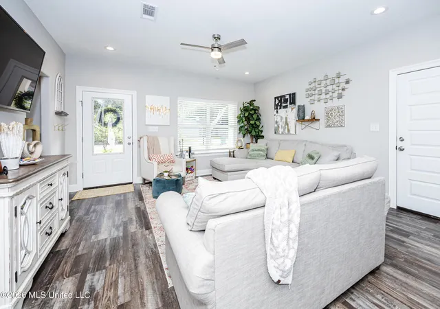 Homes for sale in Ocean Springs, MS | 615 Plum St, Ocean Springs, MS 39564 | MLS# 4145818