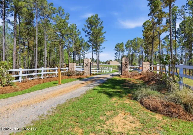 Homes for sale in Camden, MS | 333 Beaverdam Rd, Camden, MS 39045 | MLS# 4146607