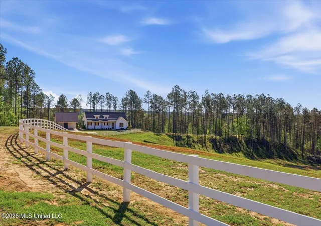 Homes for sale in Camden, MS | 333 Beaverdam Rd, Camden, MS 39045 | MLS# 4146607