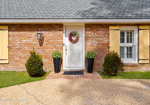 Photo 2 of Sale Pending at 50 Poplar Cir, Gulfport, MS 39507 | MLS# 4145934 | Listing updated on 2026-09-16