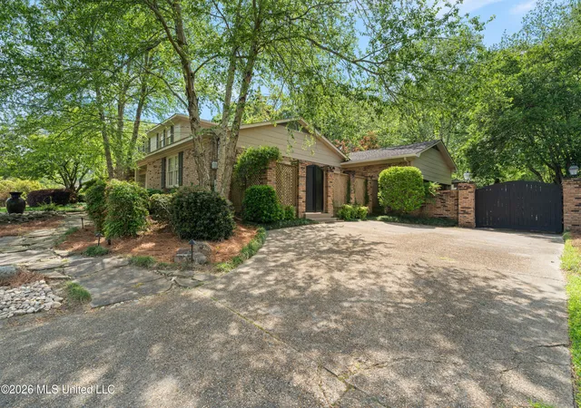 Photo 4 of Single family home for sale at 207 Southampton Rd, Hattiesburg, MS 39401 | MLS# 4145986 | Listing updated on 2026-09-30