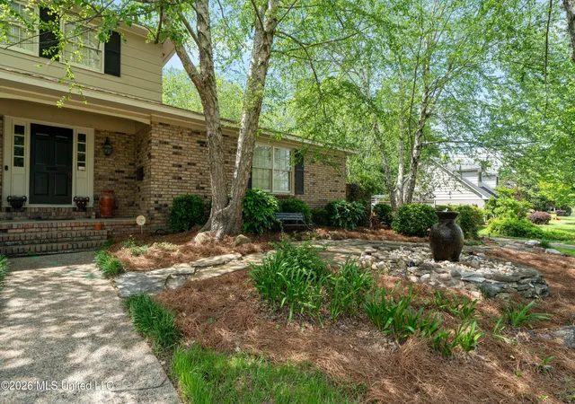 Photo 2 of Single family home for sale at 207 Southampton Rd, Hattiesburg, MS 39401 | MLS# 4145986 | Listing updated on 2026-08-31