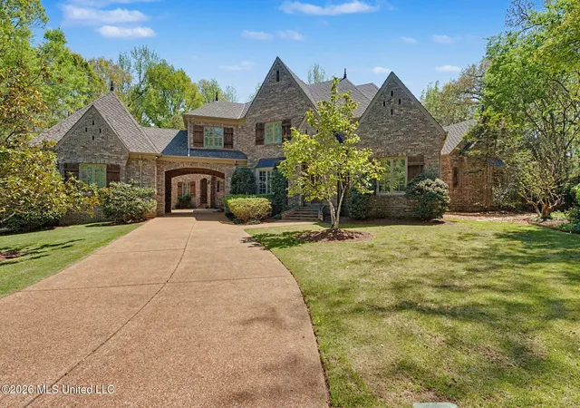 Photo 3 of Mansion for sale at 13921 Valley Oaks Dr, Olive Branch, MS 38654 | MLS# 4146397 | Listing updated on 2026-05-20