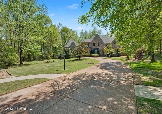 Photo 3 of Single family home for sale at 13921 Valley Oaks Dr, Olive Branch, MS 38654 | MLS# 4146397 | Listing updated on 2026-05-20