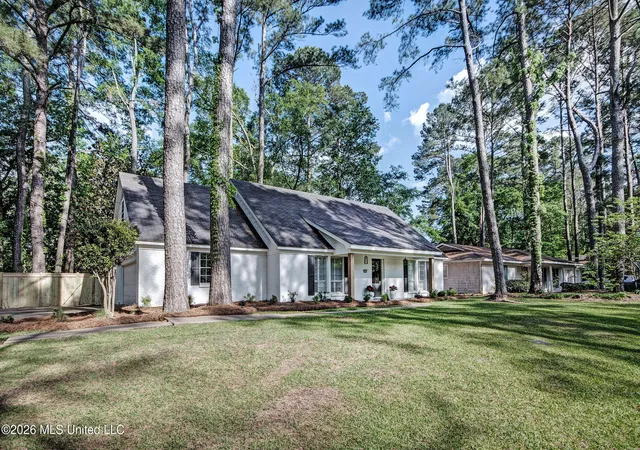 Photo 2 of Sale Pending at 5366 Balmoral Dr, Jackson, MS 39211 | MLS# 4146167 | Listing updated on 2026-07-28