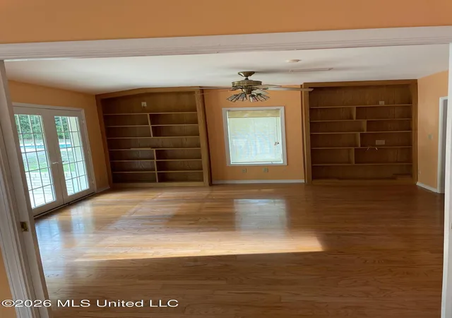 image of 6405 W Shore Dr, Ocean Springs, MS 39564 | MLS# 4146456