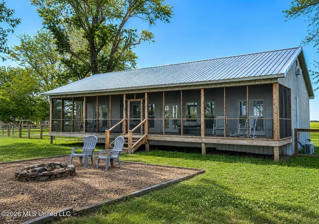 Homes for sale in Dundee, MS | 1238 Moon Lake Rd, Dundee, MS 38626 | MLS# 4146540