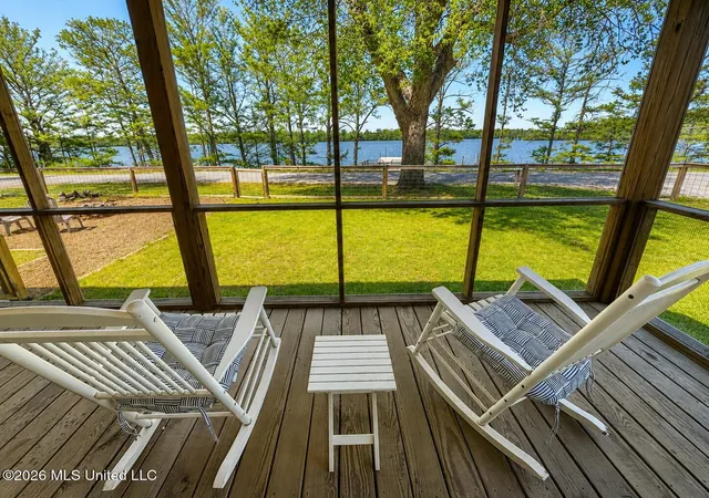 Homes for sale in Dundee, MS | 1238 Moon Lake Rd, Dundee, MS 38626 | MLS# 4146540