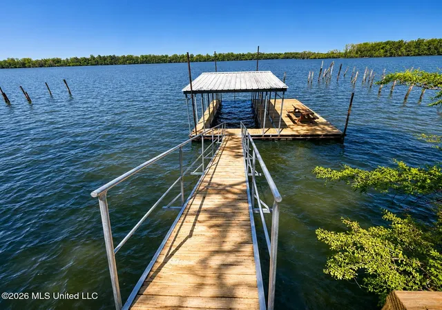 Homes for sale in Dundee, MS | 1238 Moon Lake Rd, Dundee, MS 38626 | MLS# 4146540