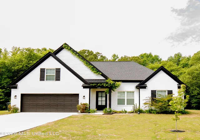Homes for sale in Byhalia, MS | 240 Crimsonwood Dr, Byhalia, MS 38611 | MLS# 4147554