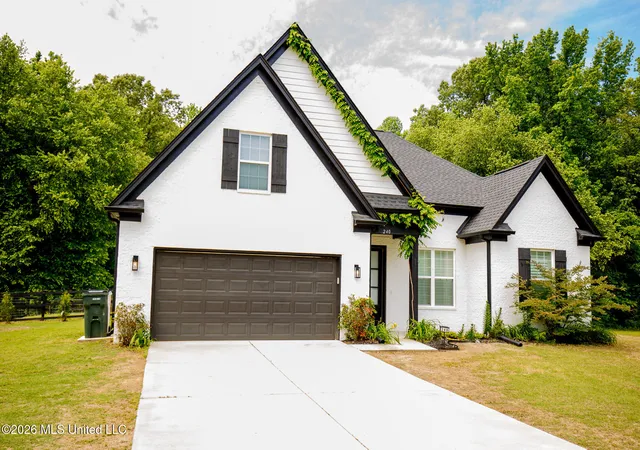 Homes for sale in Byhalia, MS | 240 Crimsonwood Dr, Byhalia, MS 38611 | MLS# 4147554