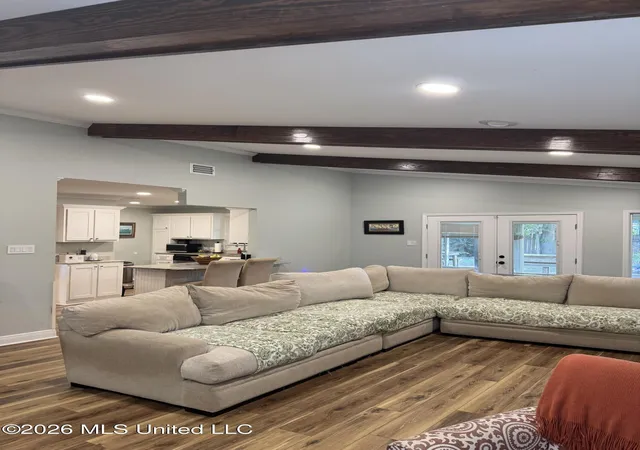 Photo 2 of Single family home for sale at 4004 Breezy Hl Ln, Ocean Springs, MS 39564 | MLS# 4146365 | Listing updated on 2026-10-26