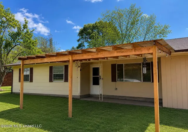 Homes for sale in Utica, MS | 527 Carpenter St, Utica, MS 39175 | MLS# 4146339