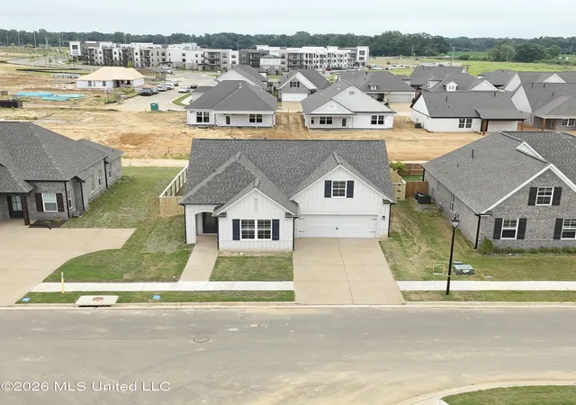 Photo 2 of Single family home for sale at 836 Coahoma Ct, Nesbit, MS 38651 | MLS# 4146385 | Listing updated on 2026-08-02