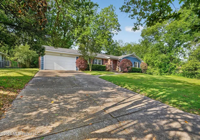 Photo 3 of Single family home for sale at 1623 Wilhurst St, Jackson, MS 39211 | MLS# 4147016 | Listing updated on 2026-09-17