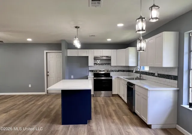 Photo 3 of Single family home for sale at 2405 Woolmarket St, Gulfport, MS 39503 | MLS# 4146659 | Listing updated on 2026-09-24